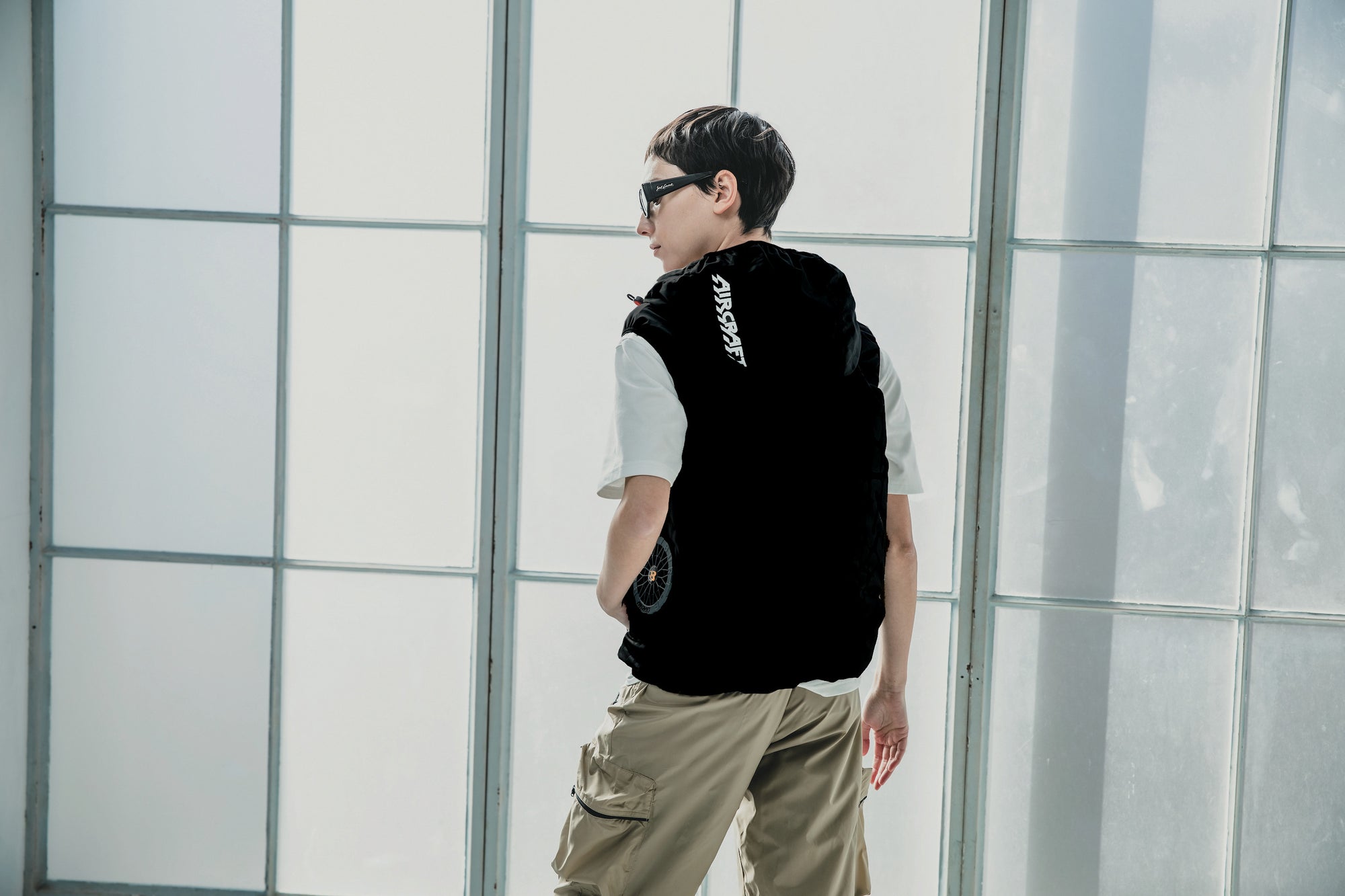 AC2064 Air Cooling Vest (Black) shown in use from the back. There may be minor cosmetic difference between this and the final product.