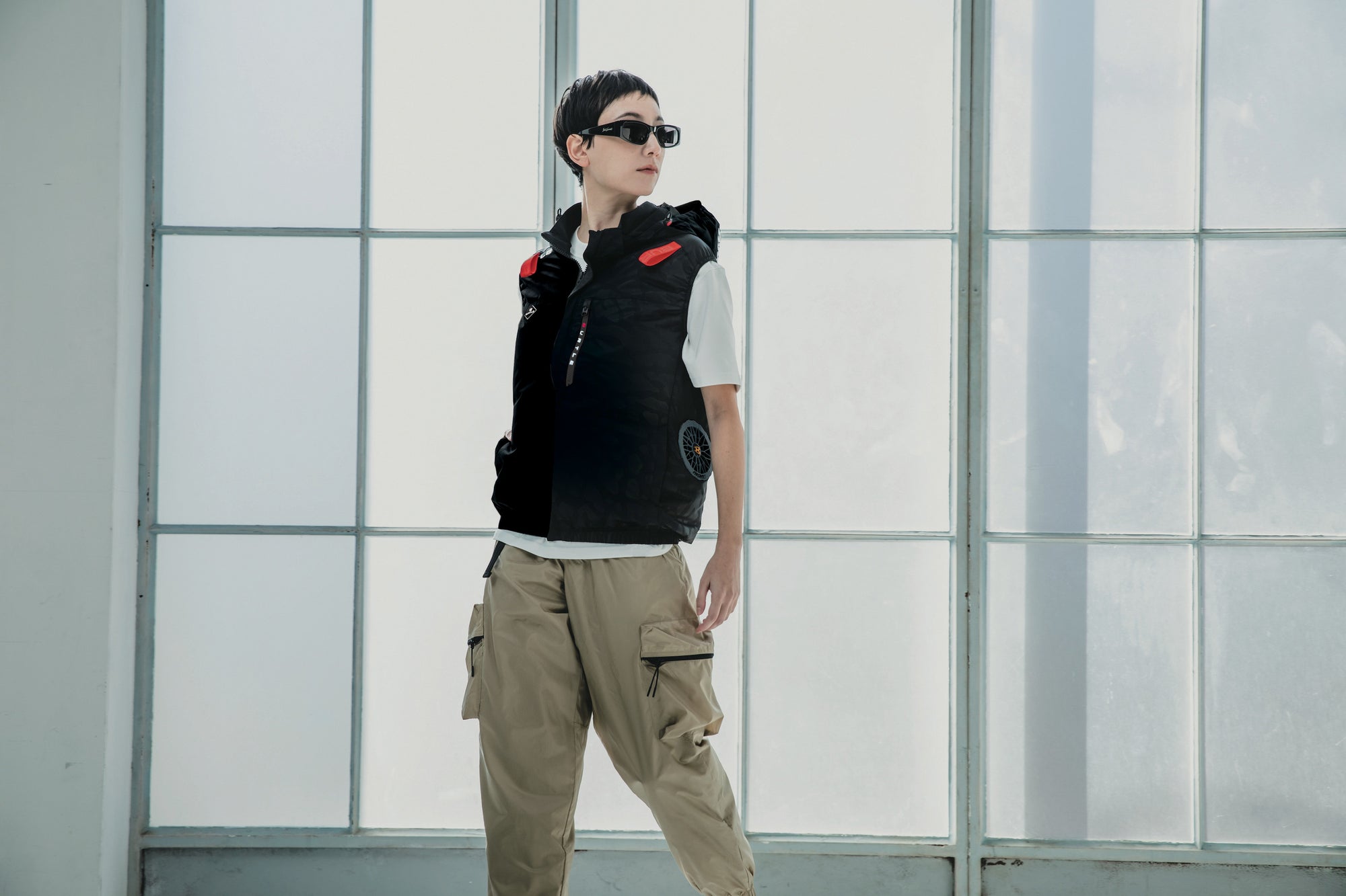 AC2064 Cooling Vest (Black) in use, front view. This image is for reference only, some cosmetic differences may exist between this and the final product.